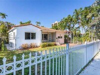 Building Photo - 2520 SW 22nd Terrace