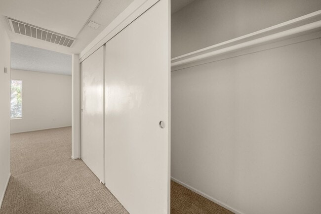 Building Photo - Upgraded Condo with Two Master Suites!!!
