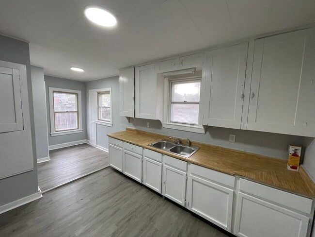 Building Photo - SECTION 8 & EDEN ACCEPTED!! Newly Renovate...