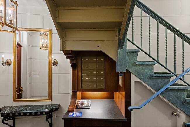 Building Photo - 100 Salem St