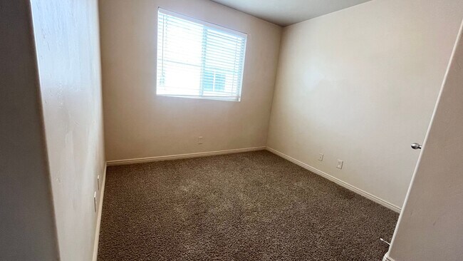 Building Photo - 1019 Village River Ln