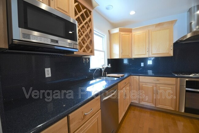 Building Photo - 6531 W 85th St