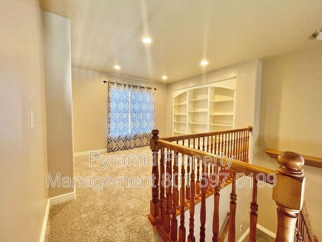 Building Photo - 2896 E Lookout Dr