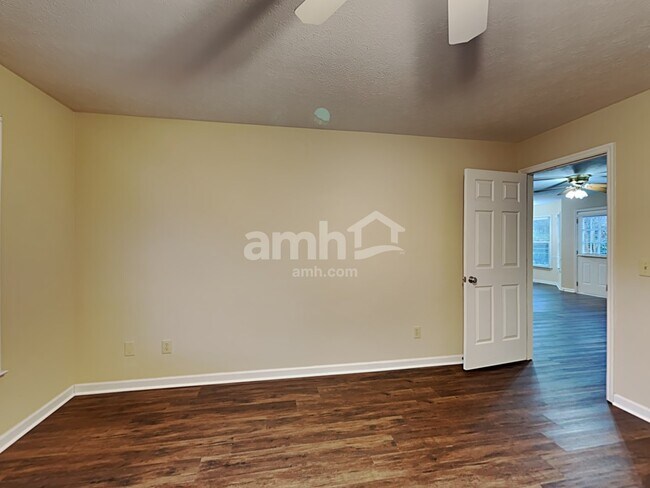 Building Photo - 214 St Lukes Ln