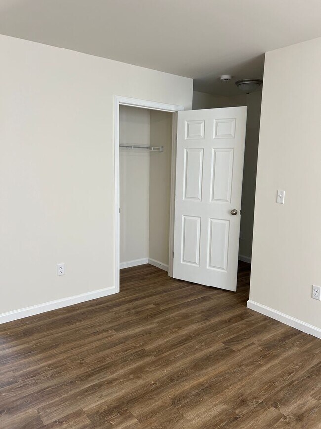 Building Photo - NEW 3 bed/2 bath with 1 car garage for lea...