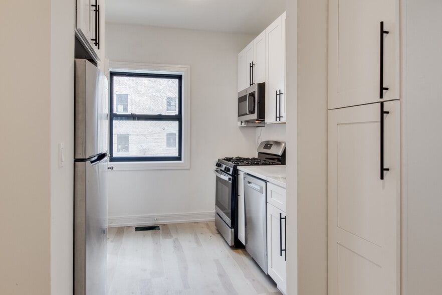 Building Photo - 3052 W Cortland St