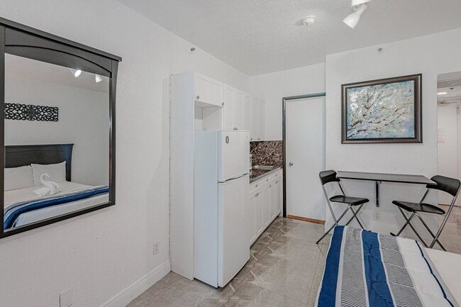 Building Photo - 6345 Collins Ave