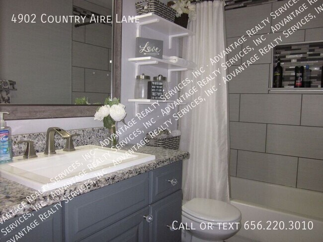Building Photo - 4902 Country Aire Ln