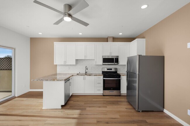 Building Photo - 4709-11 Soria Dr