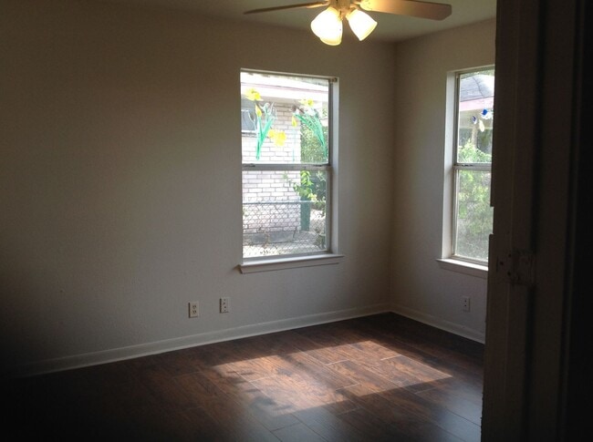 Building Photo - 206 Hub Ave