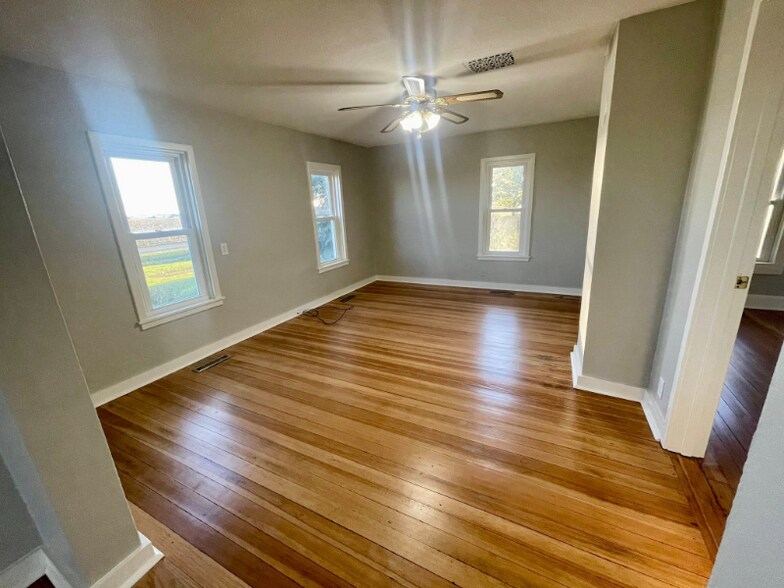 Building Photo - 2055 140th St