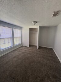 Building Photo - 512 Rice St