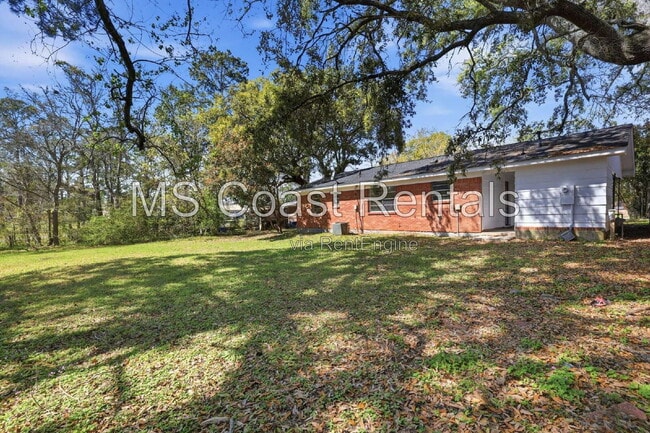 Building Photo - 16205 Seville Ct
