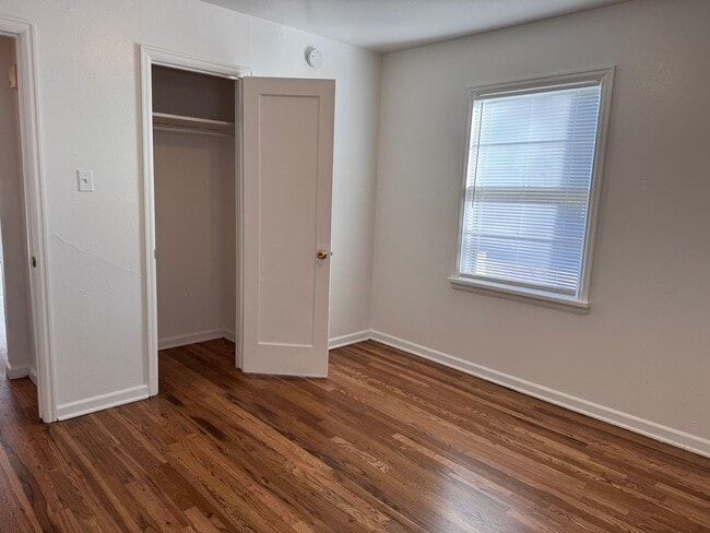 Building Photo - 2 Bed 1 Bath House W/A Garage for Storage!!!!!!