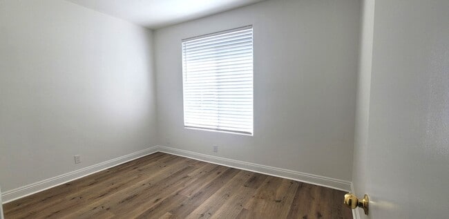 Building Photo - GREEN VALLEY CONDO IN  RENOVATED CONDITION