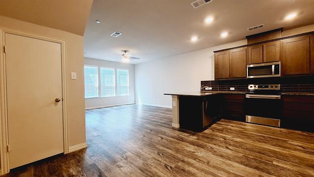 Building Photo - 3329 Solana Cir