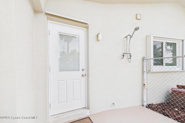 Building Photo - 778 Nassau Rd