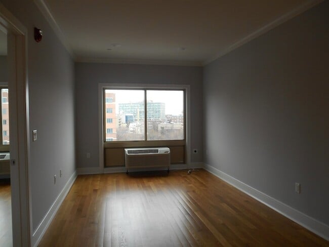 Building Photo - 3 Perrine Ave