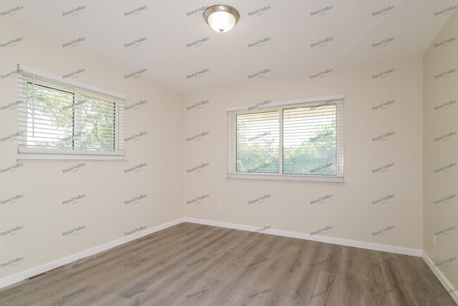 Building Photo - 240 Albert Dr