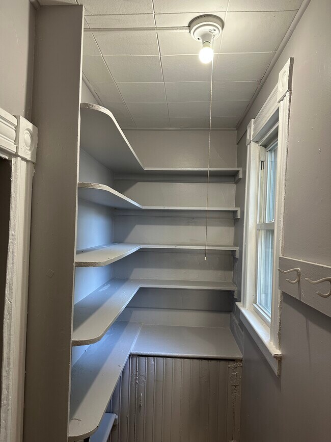 Building Photo - 89 Sargeant St