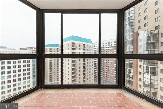 Building Photo - 900 N Stafford St