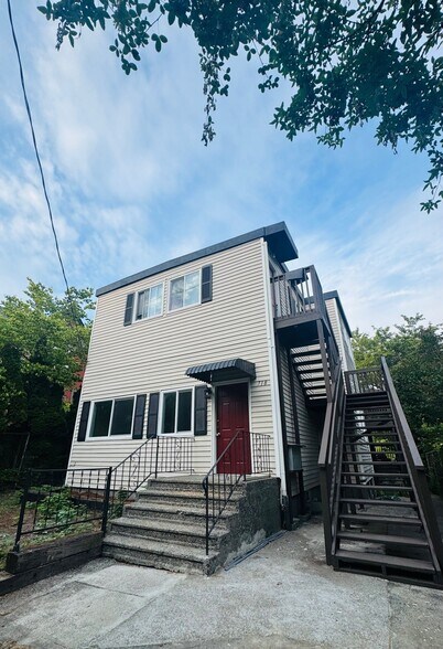 Building Photo - 718 21st Ave