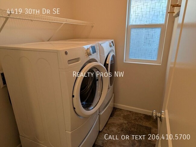 Building Photo - 4419 30th Dr SE