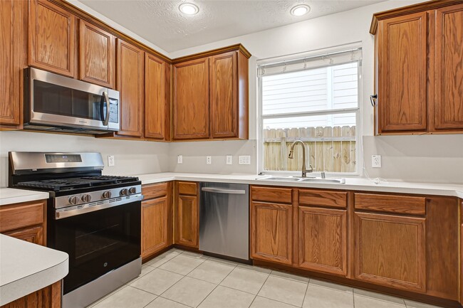 Building Photo - 12902 Pecan Shores Dr