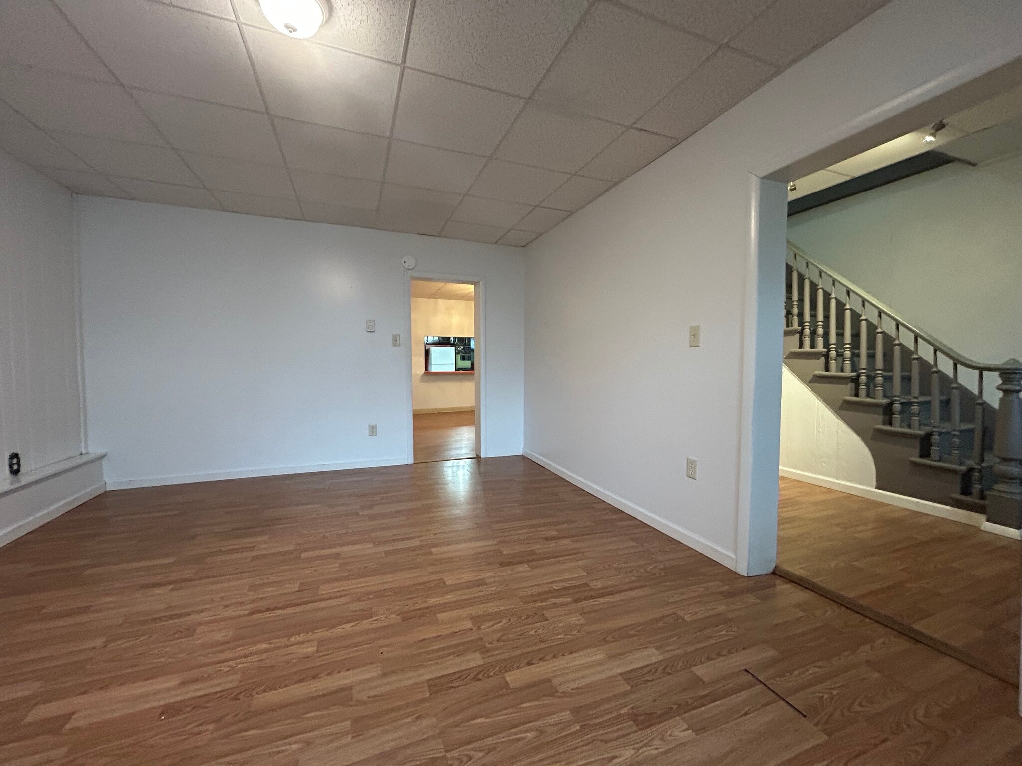 Living Room p3 - 913 Price St