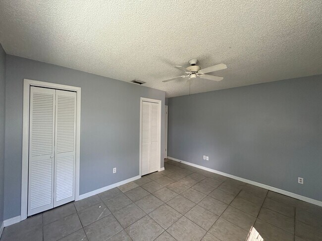 Building Photo - Cozy, Updated, and Move-in Ready 3/2/1