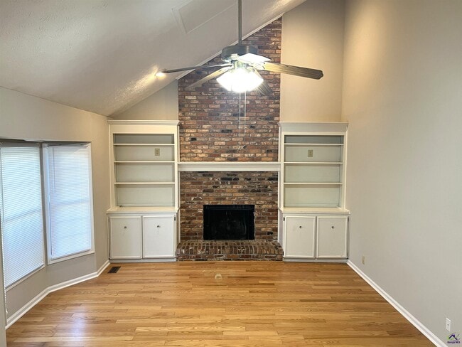 Building Photo - 122 N Springs Ct