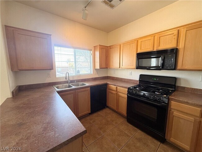 Building Photo - 3915 Legend Hills St