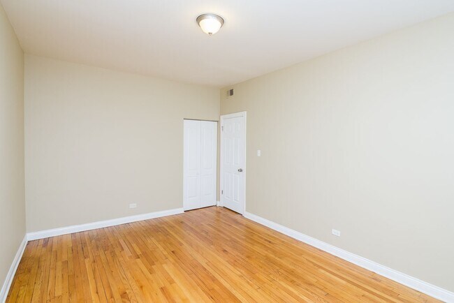 Building Photo - 4437 W Fullerton Ave