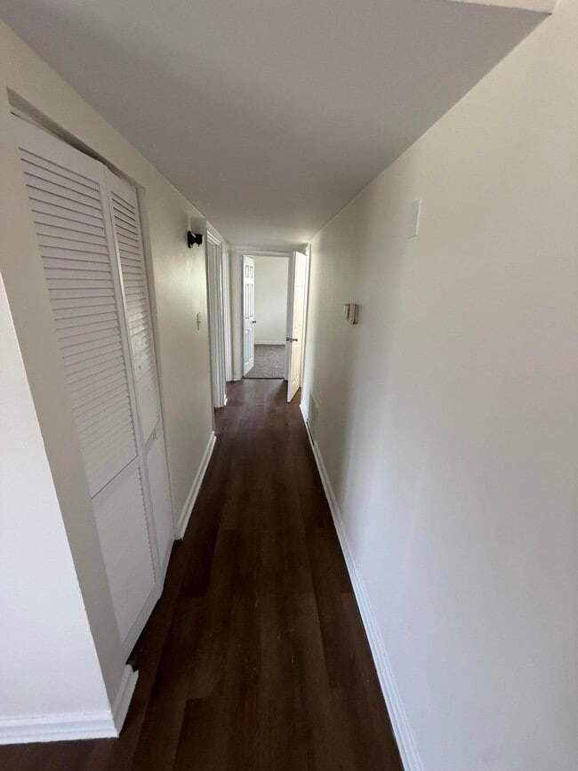 Building Photo - 211 Rugby Rd