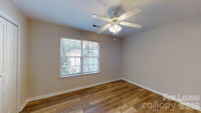 Building Photo - 5545 Seths Dr
