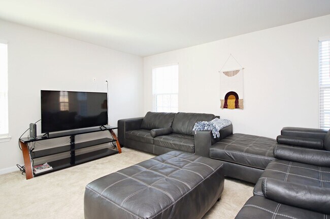 Building Photo - Spacious Pet-Friendly Home Near NGIC