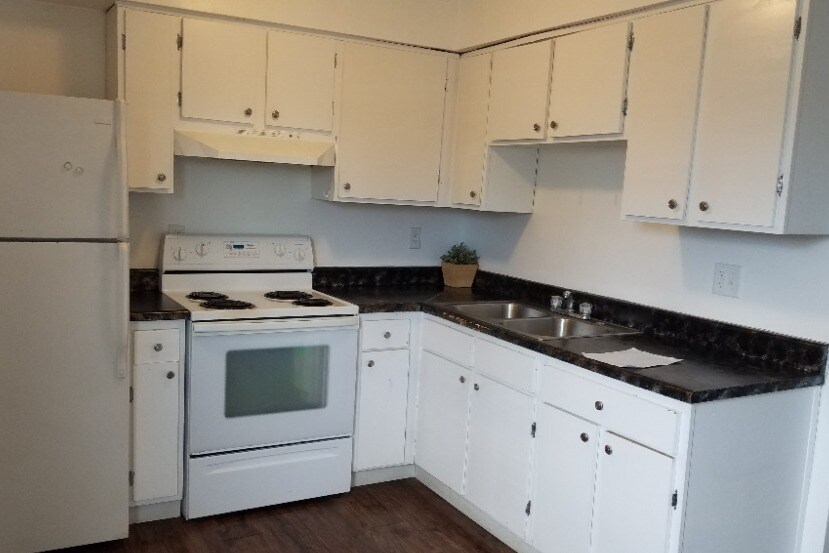 Kitchen with Fridge and Stove, Family room - 1227 Hilltop Dr