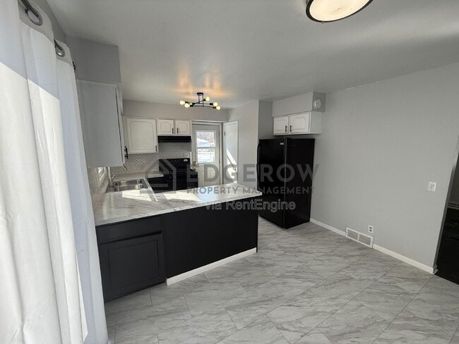 Building Photo - 2714 Colton Dr SE