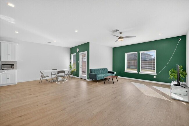 Building Photo - 30611 Castle Cove Dr