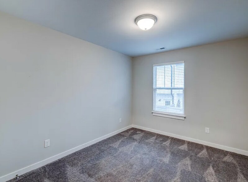 Building Photo - 2129 Bayport Ave