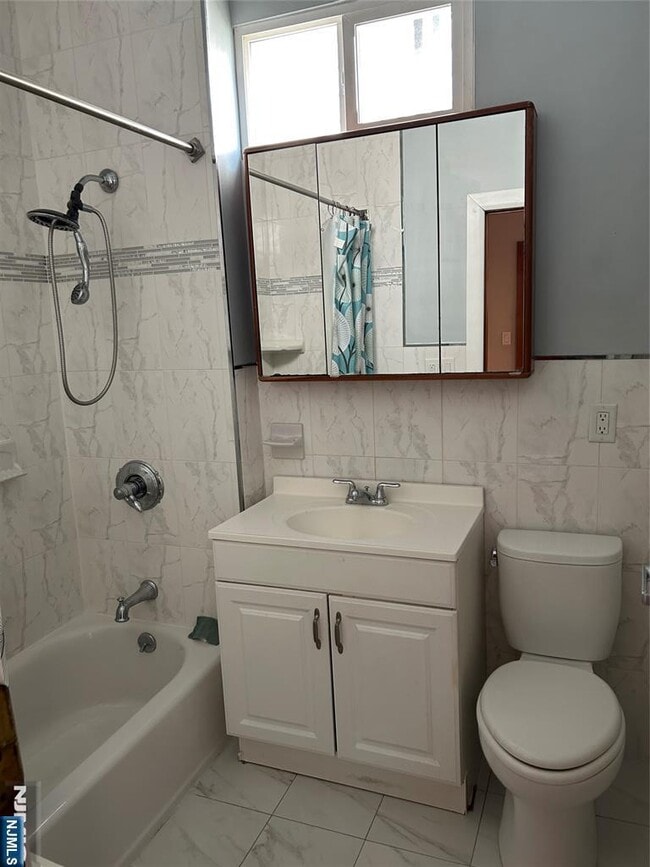 Building Photo - 192 Kearny Ave