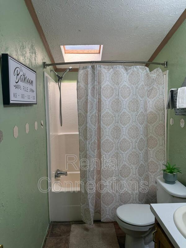 Building Photo - 205 Crossroad School Rd