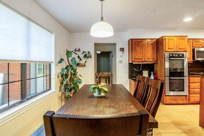 Building Photo - 10903 Chateau Hill