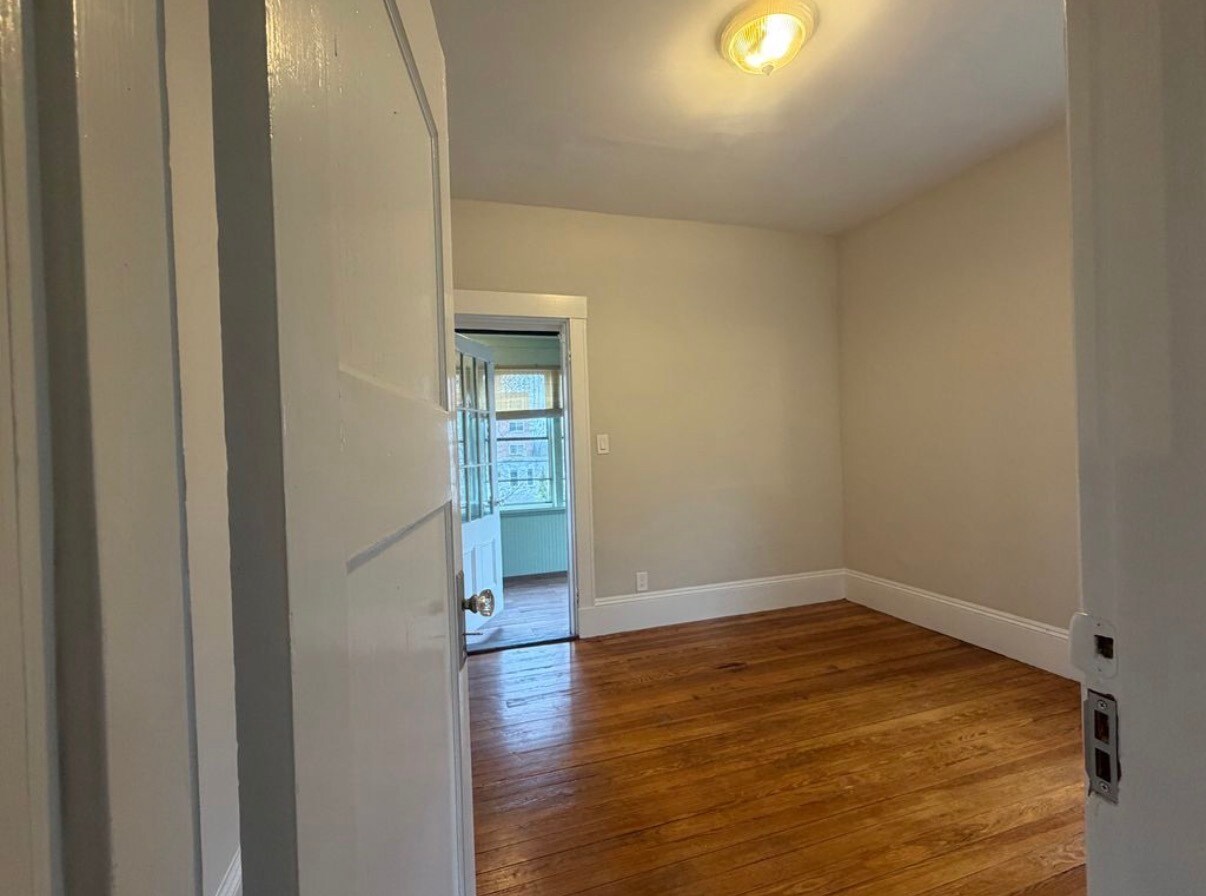 Building Photo - 10 Lambert Ave