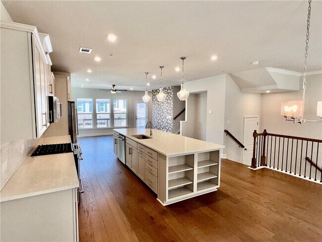 Building Photo - 361 Watson Ave