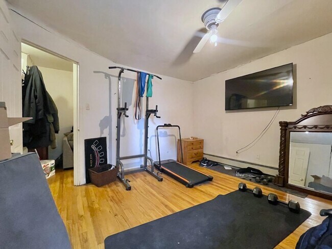 Building Photo - 415 1st St