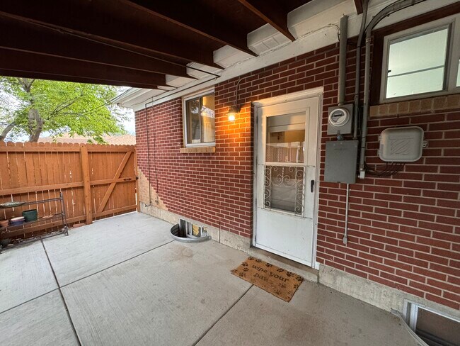 Building Photo - 10859 Murray Dr