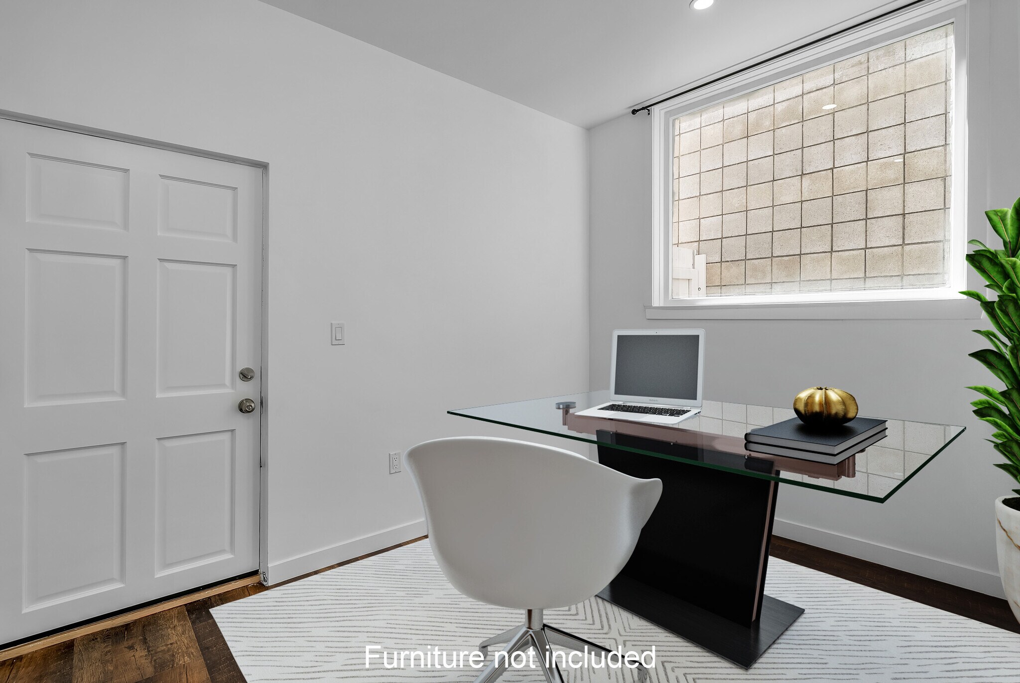 Unit A Bonus Room - 905 Manhattan Beach Blvd
