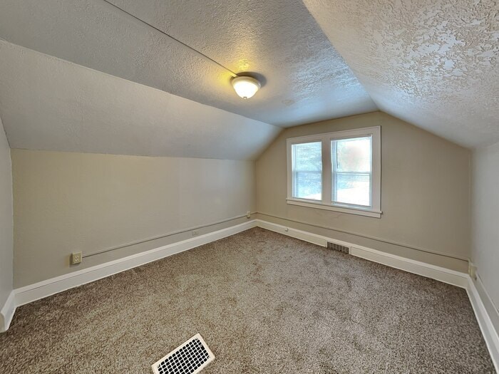 Building Photo - 1856 Clear Ave E