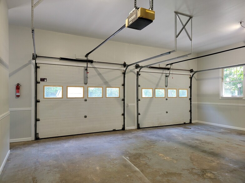 Building Photo - 380 Netzley Dr